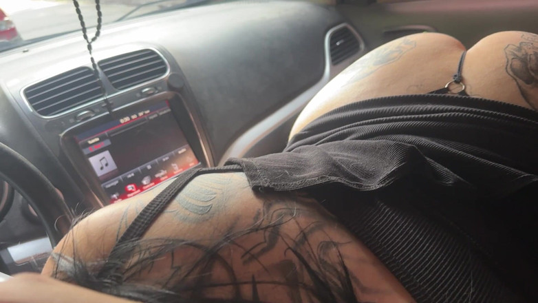 mamiimaldii: Oral Sex in the Car, They Roll Down the Windows...