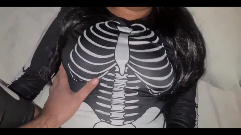 Anny Kitty: É assim que as festas de Halloween acabam para essa...
