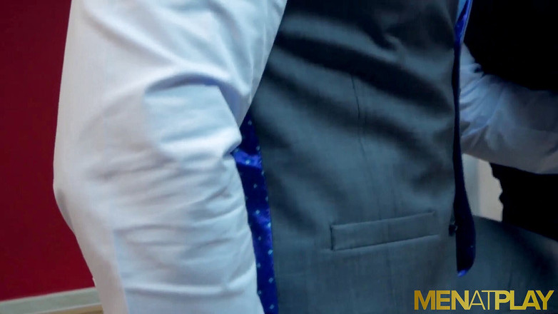 Menat Play: Menatplay latino hunk Gabriel Lunna seduces gay Dario Beck