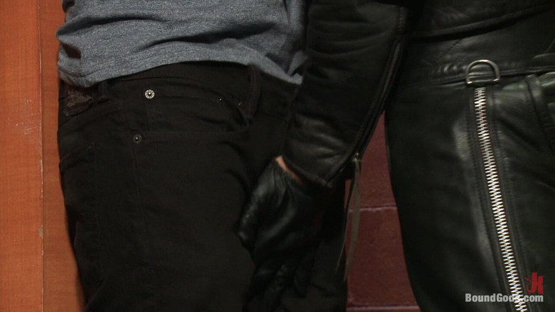 Bound gods: Dominic Pacifico在捆绑地狱