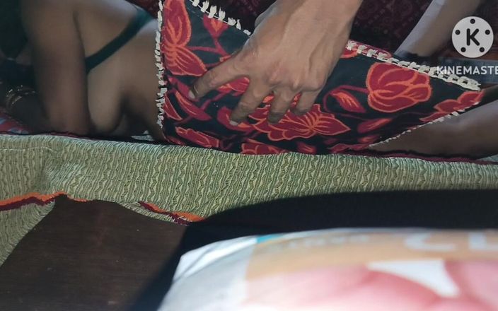 Desi Couples Studio: La compagna di stanza indiana mi scopa duro in missionario...