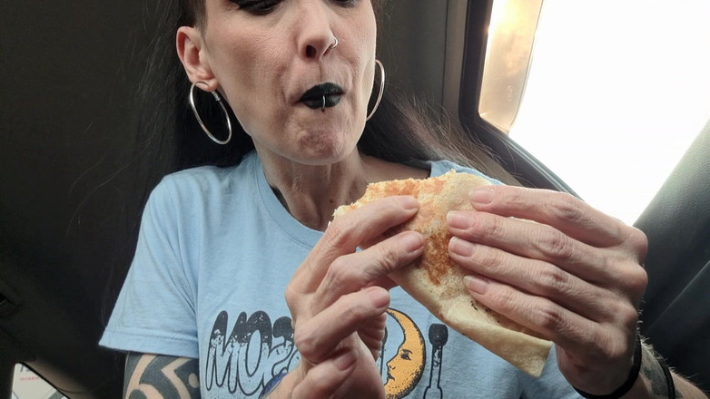 PandoraSG: Public Mukbang - Tacos in My Car