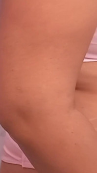 ピンクのビキニでインドの大きなお尻Bhabhi