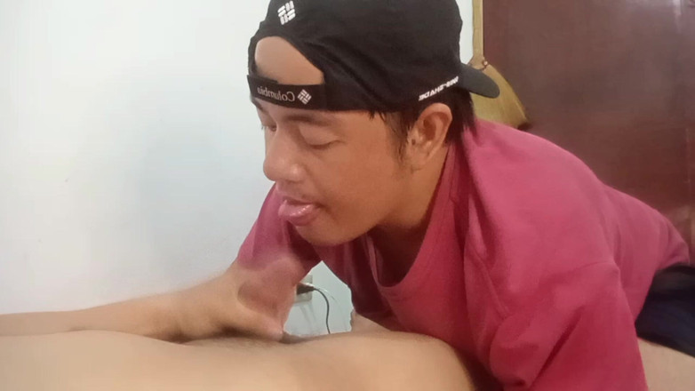 Talahib23: Este atât de delicios să adânc în gât o pulă amestecată...