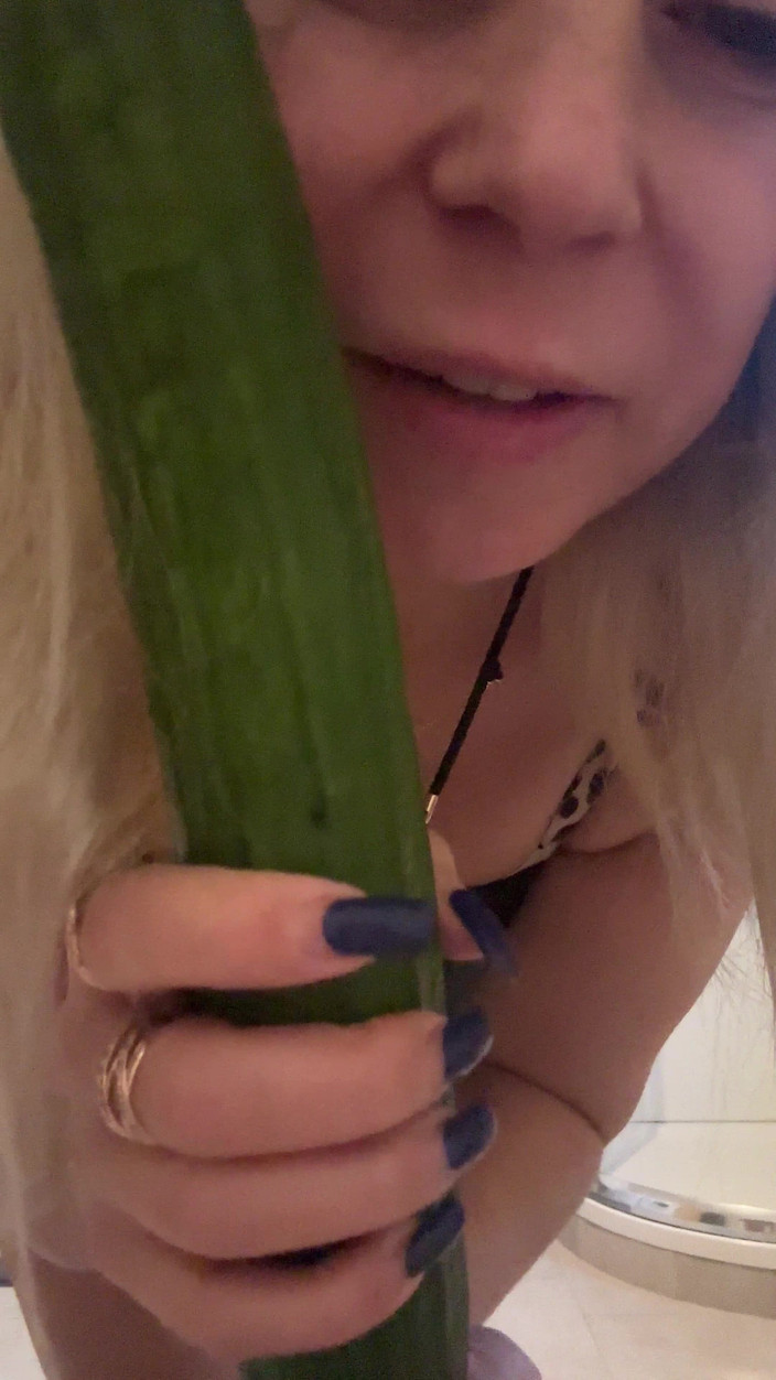 LarisaCum: Що ти хочеш робити з моїм дупою?