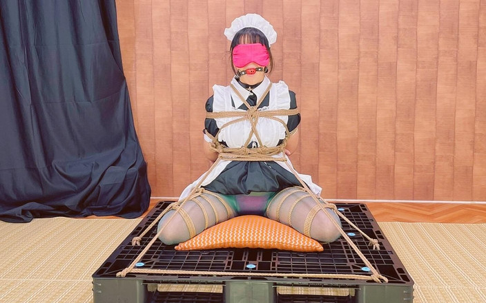 ushirosugatanomiki: Služka umění