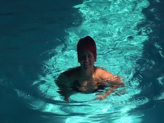 Anna Devot and Friends: Annadevot - Swimming in Bikini.