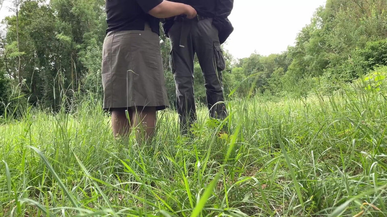 OurFetishLife: Tchýně saje a masturbuje mokrou chlupatou kundičku