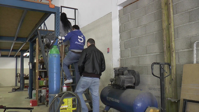 Trans and Co: A bonita trans direto das ilhas é fodida sem limites!