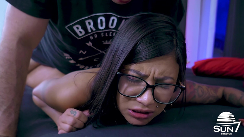 Sun7: Teen Amanda Souza Gets a Anal Fuck Today