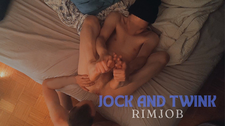 Rods and Cameras: Guapo jock da apasionada chupada de culo al novio twink