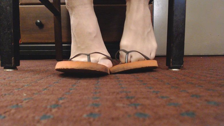 Abby Anna: Abby's feet flip-flop closeups
