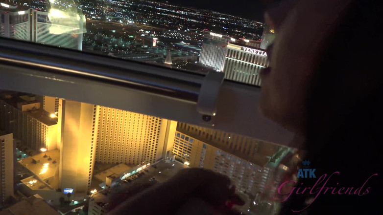 ATK Fans (Girlfriends): Virtual vacation Las Vegas Lucie Kleine 1/2