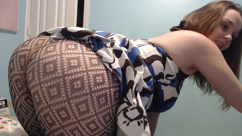 Renee Sakuya: Renee lagi asyis berdandan