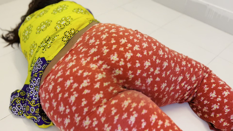 Aria Mia: 德西热熟女继母被继子性交 - 巨大的屁股操逼并被后入 - 巨大的精液