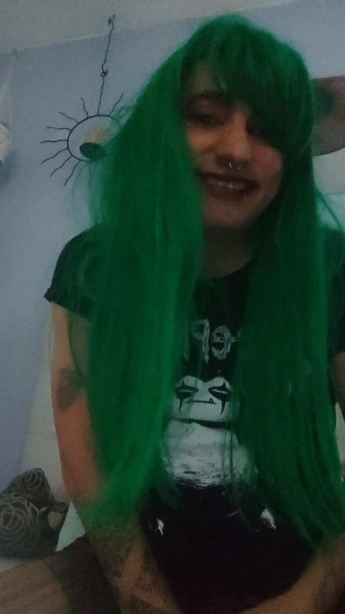 Alicia Moonkalation: Waria Punk Jerman Memberikan Merangkap Solo