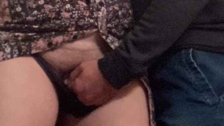 PriyaNaavya: Beeindruckend!!! Fremder typ reibt meine muschi im Zug