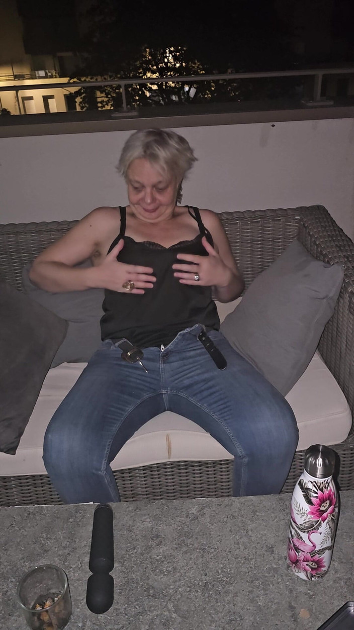 Sofy13: Solo prazer com meu vibrador em My Terrace, à vista de...
