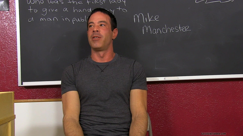 Teach Twinks: Mike este un mare fan al sexului pe la spate