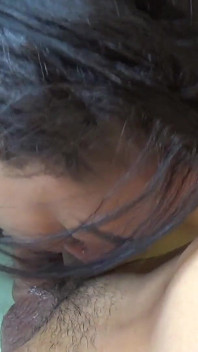 Kolej Latina Emori Pleezer deepthroat pertama muka dengan tekak, bts angle