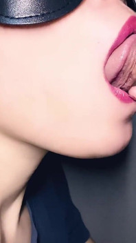 Kissy Close-up: Sweet Oral Play