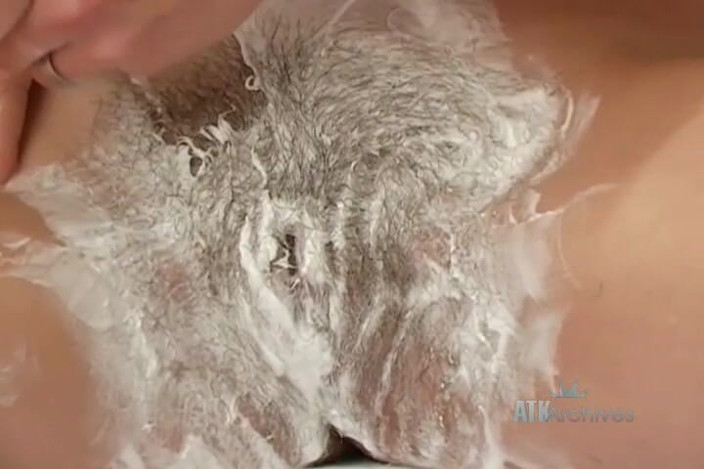 ATK Fans (Solo): Ponentino Shaves Her Hairy Pussy