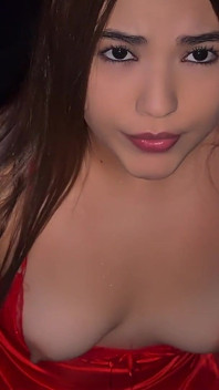 Sesi urut dengan pengakhiran bahagia, melancap adik tiri mertua saya dan mengongkeknya dengan zakar saya sehingga orgasme