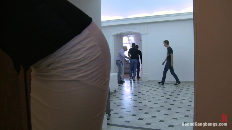 Bound Gang Bangs by Kink: Penetrasi Tiga Kali Lipat! Seks anal dua! Cewek cantik Rusia...