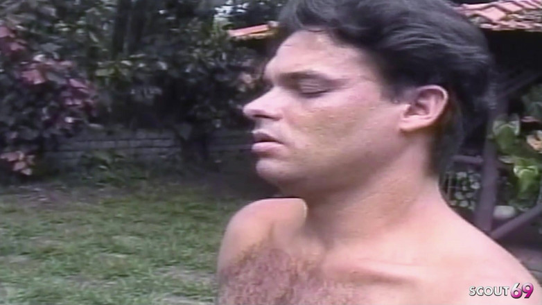 Shemale TS Collection: Storbröstad Shemale får sitt första analknull utomhus och kommer