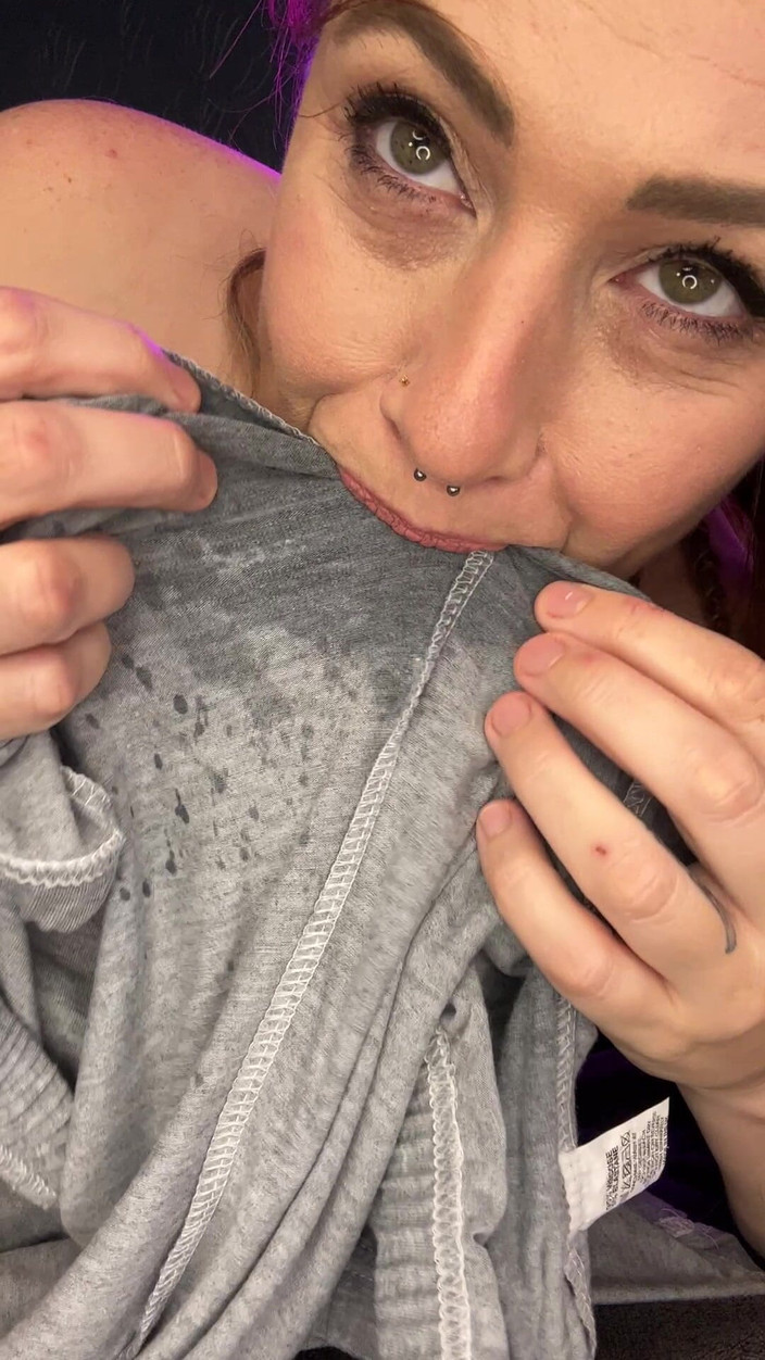 Lustful Libertines: Ciorapi gri, umezire cu ejaculare