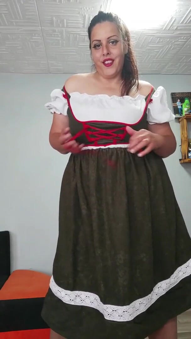 Young_strawberry: Erika Robot ist für Sie da