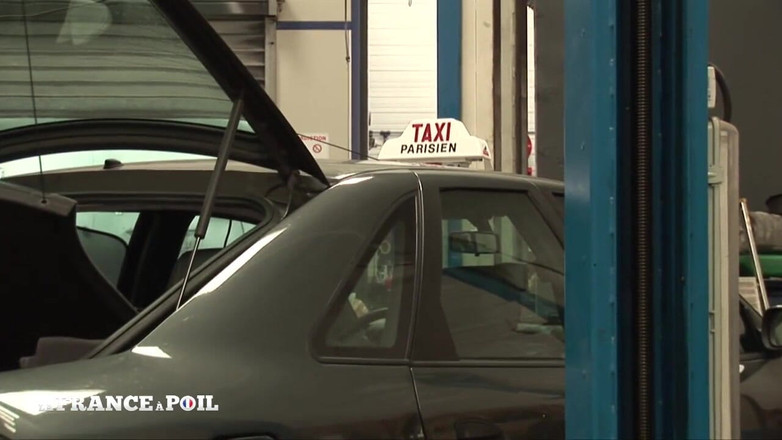 French Wives Offered: Potetovaná prsatá blonďatá kočička ošukaná a vystříkaná na obličej taxikárem