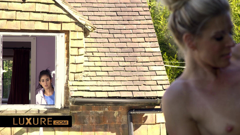 Luxure: Indien sommar super kåt i badtunnan