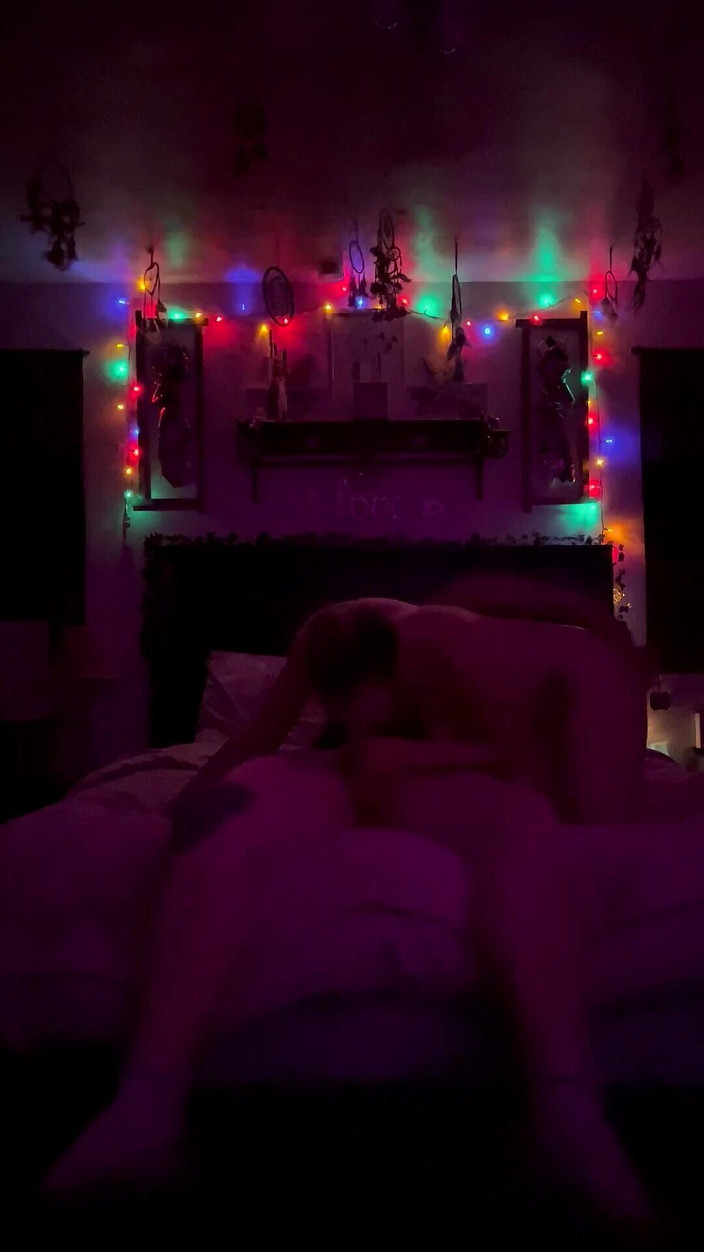 BabyPhat69: 彼女は彼にやめて言おうとしましたが、チンポはとても大きかったです