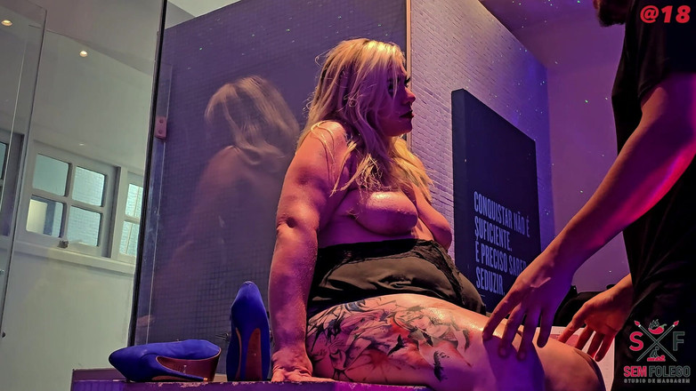 Cadu Sem Folego: 我让她在浴室水槽上喷射