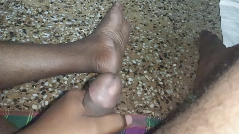 Hungry cliff: Gadis india lagi asik ciuman dan nyepong kontol di memeknya