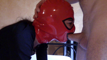 LauraOnHeels: Laura On Heels继妹2021在沙发上口交和深喉