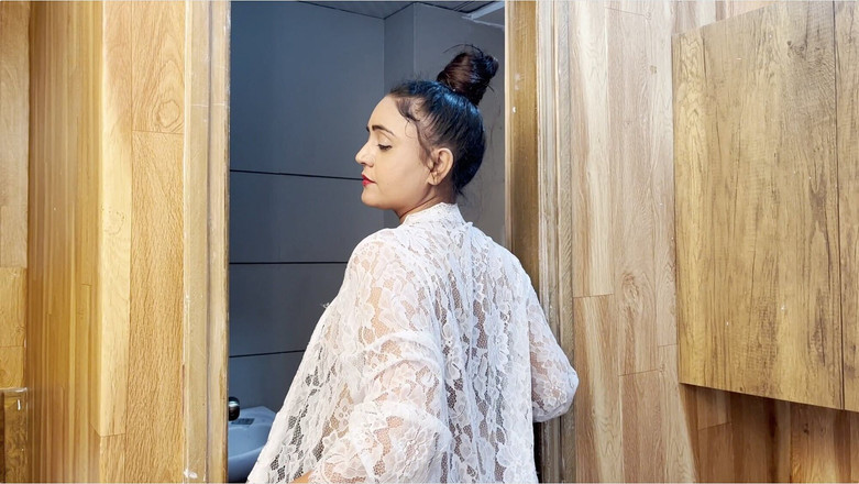 NOXAVO: Awek cantik menunjukkan semuanya