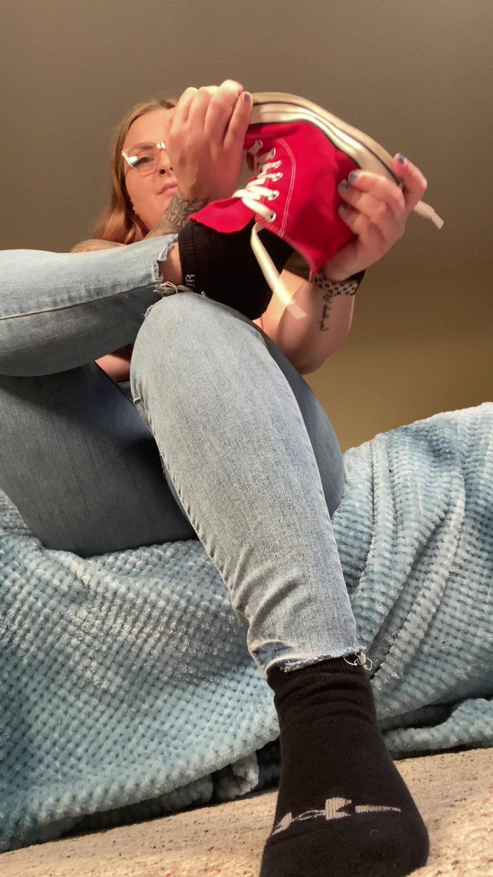 ChandlerKnight: Sneakers Strip Down + Squirt on Feet