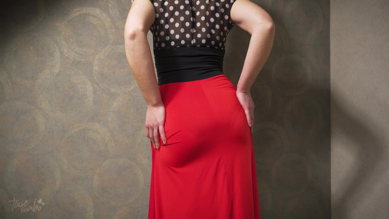 Teasecombo 4K: Hete milf in strakke jurk plaagt zichtbare inlegkruis