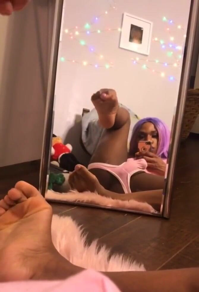 AJ180: Kus mijn gerimpelde zolen en strakke kontgaatje