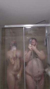 Bären Unter Der Dusche! (kein Sex)