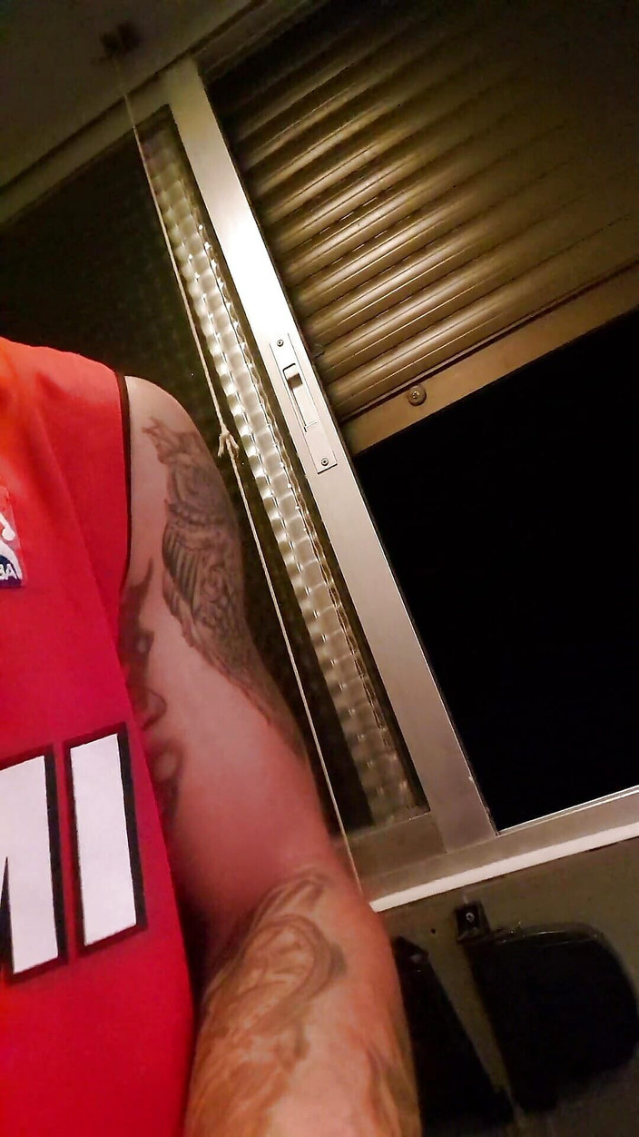 Liamgaell27: 在厨房自慰！