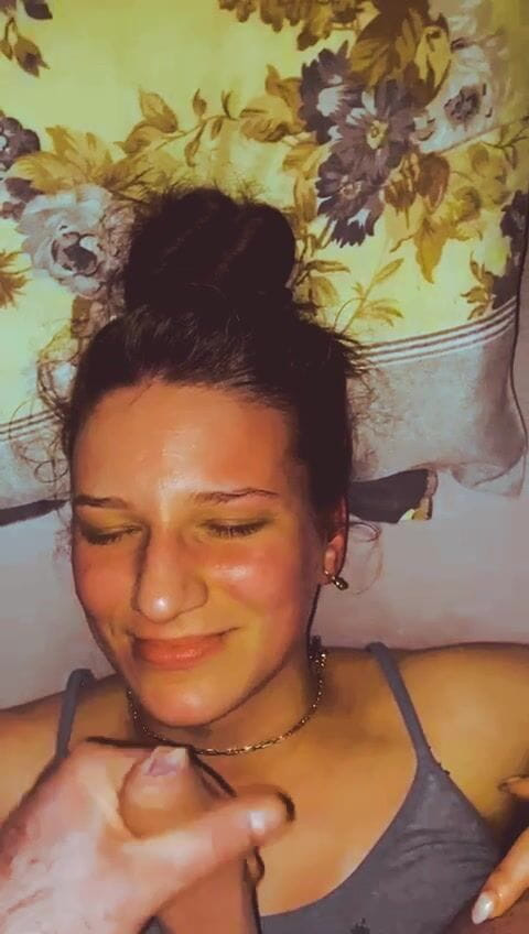 BrunetaSexy002: Facial pertamaku