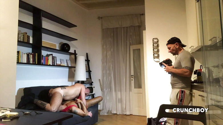 Home web camera: 니콜라 안토니오가 사용하는 직선 소년과 웹캠