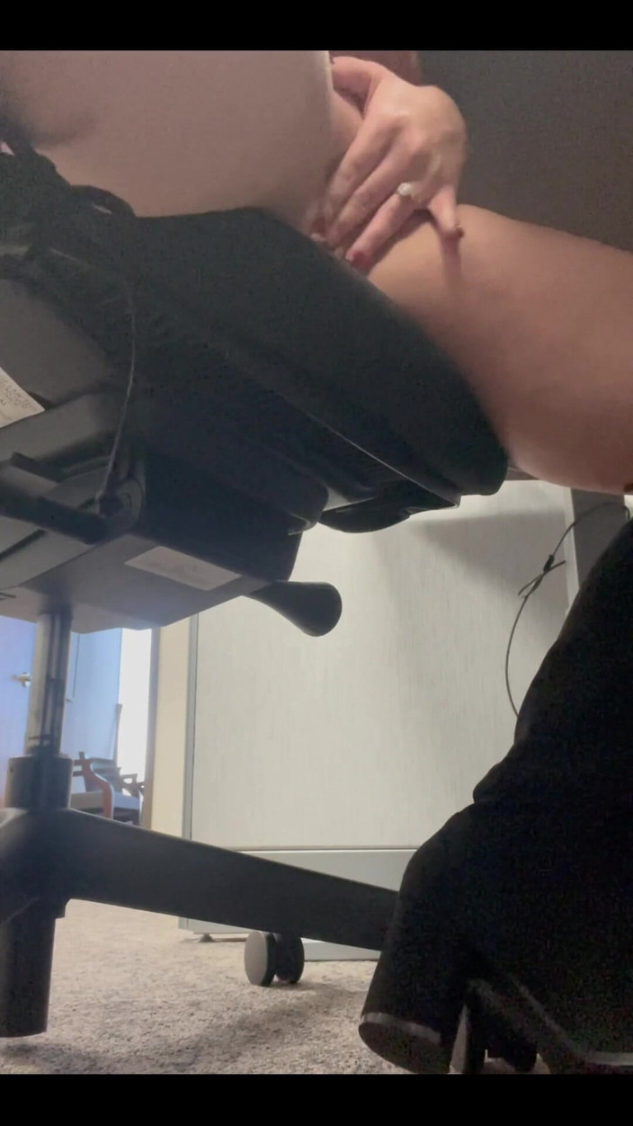 Josie Jaxxon: Masturbation au bureau