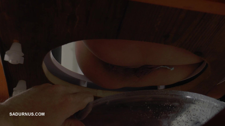 Sadurnus: 오줌을 싸야 하는 여주인 Tatjana