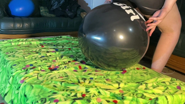 BeachBallsDuo: (cr-2) 16 Belon besar 60-100cm sangat tebal dihancurkan oleh pantat! 2 Sudut kamera...