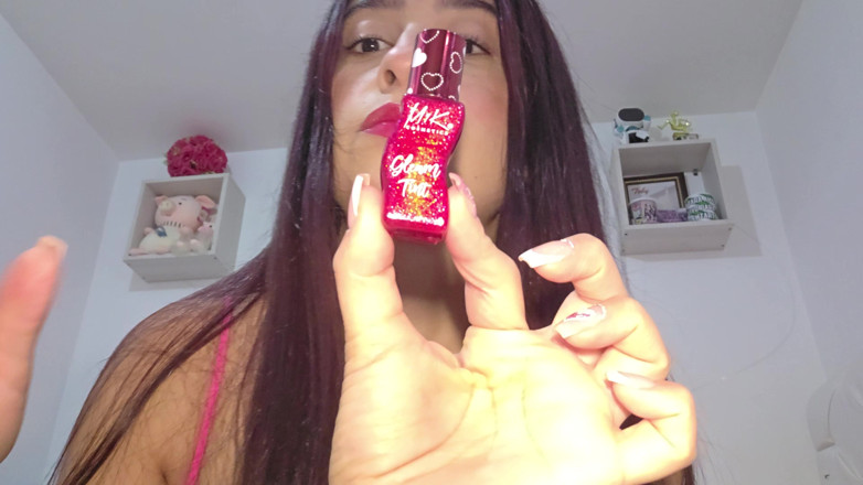 alexia twerk videos: She Teaches Makeup but She Is Hiding Something
