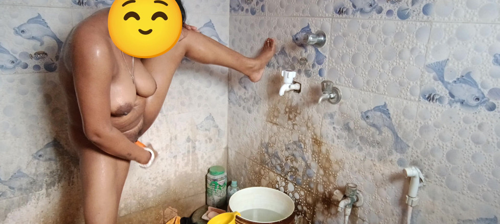 Bengalibeauty96: Neighbours Bhabhi Capture Secret Bath and Masterbating with Carrot....pani Nikal...